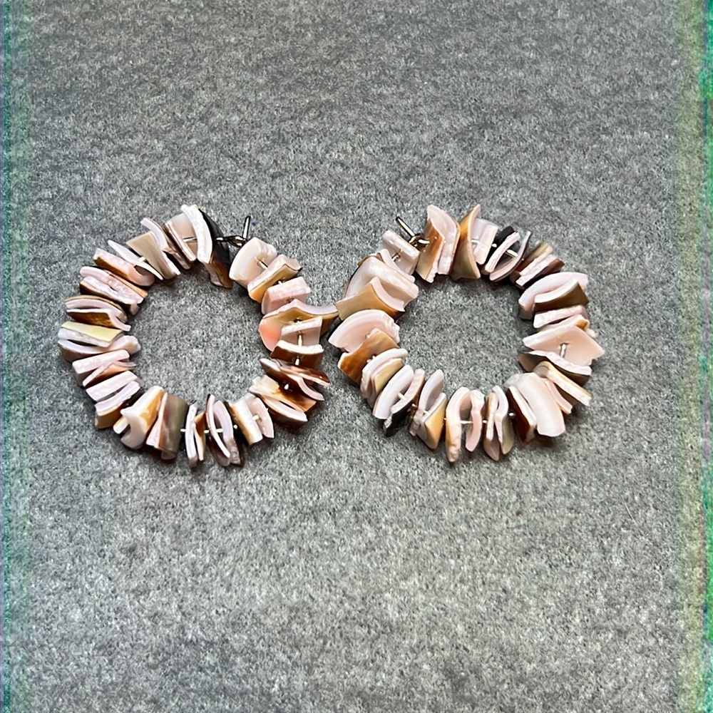 22248 Shell Hoop Earrings